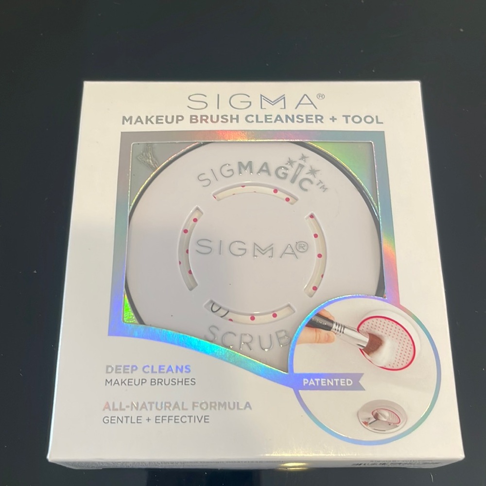 NWT SIGMA BEAUTY Sigma makeup brush, cleanser +tool
